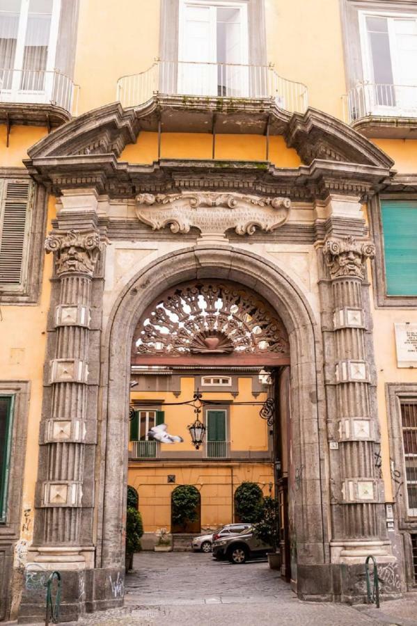 Suite Piazza Del Gesu By Domusextra Napoli Exterior foto